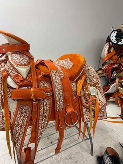 Nueva montura charra bordada