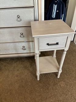 Accent table