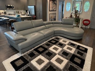 GREY CURVED SECTIONAL W/ Adjustable Headrests 🩶🛋️