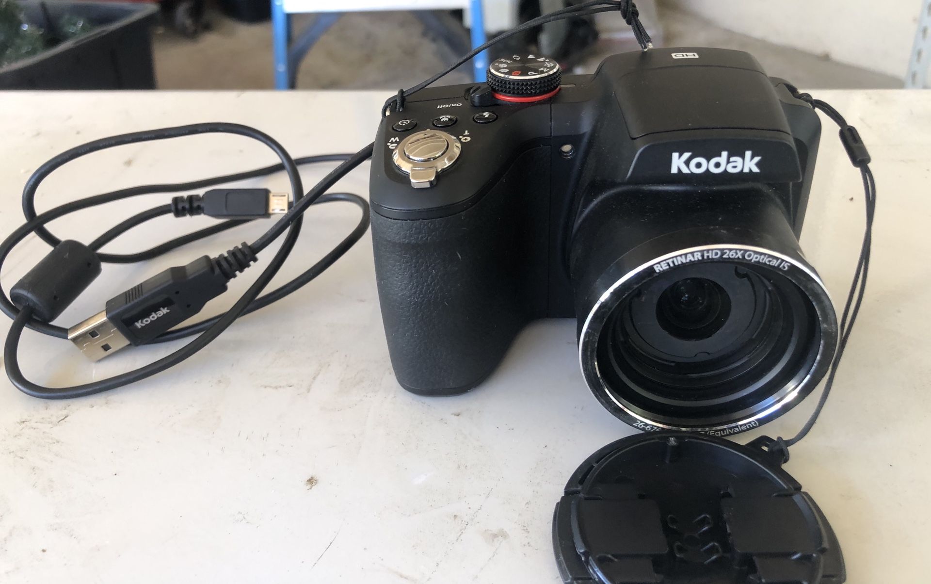 Kodak digital camera easyshare 26 megapixels Z5120 with case and charging cable