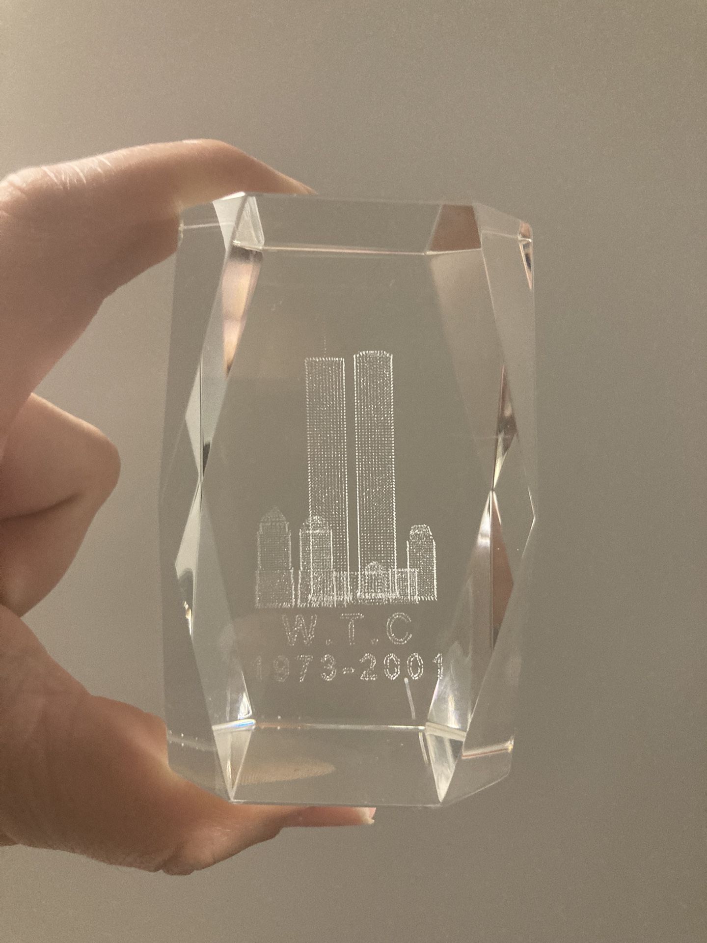 WORLD TRADE CENTER (WTC) CLEAR ETCHED GLASS PAPERWEIGHT 🏙️