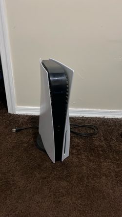 Ps5 damn near brand new for $400 and comes with 4 games