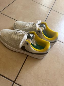 Nike Low-Top Sneakers White Gray Yellow