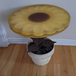 Wondermold Sunflower 1960s Table, Thick Perspex Circular Flowerhead ~16"D, 17H