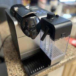 Nespresso Delonghi Lattissima EN520SL Espresso Coffee Maker