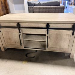 Farmhouse Lift Top Coffee Table, Rustic Wood Center Table - Light Rustic Oak $100 
