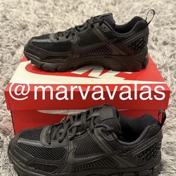 Nike Zoom Vomero 5 Black. Womens 7.5