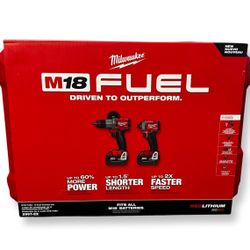 Milwaukee New Kit Hammer Drill And Impact Fuel , Batteries And Charger 