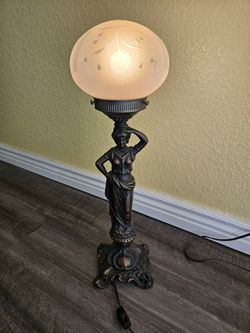 Vintage L & L WMC 9900 Greek Goddess Lamp Etched Globe