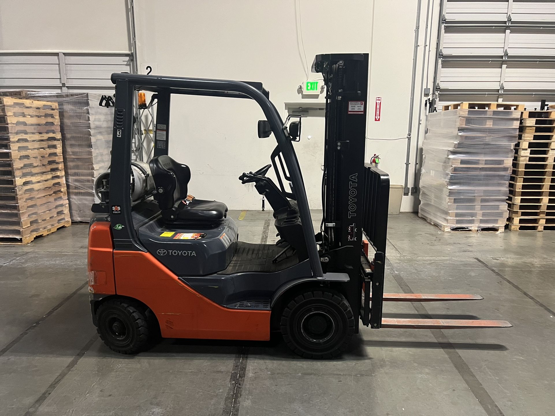Toyota 8FGU15 Forklift 2,500 Lbs Capacity