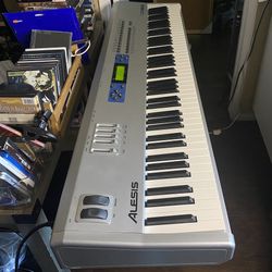 Alesis QS8.2 Synthesizer 88 keys Keyboard