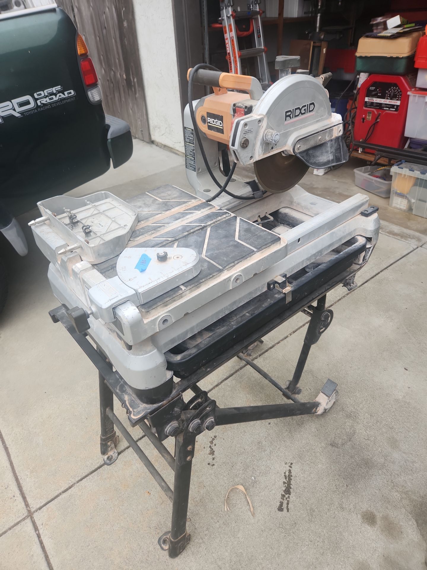 Rigid 10-in blade tile saw