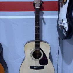 Yamaha F335 Acoustic Guitar