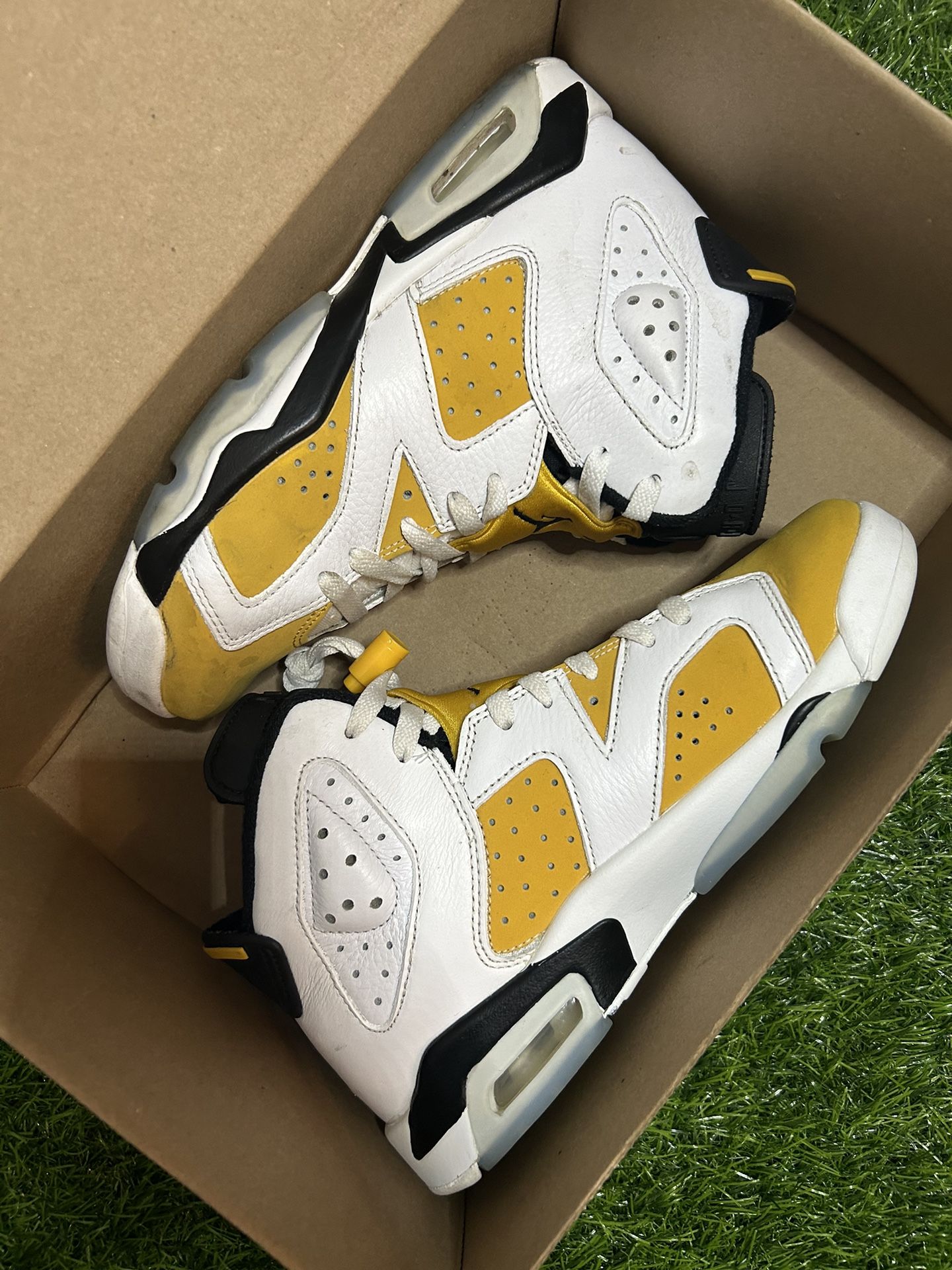 Size 6Y - Air Jordan 6 ‘Yellow Ochre’