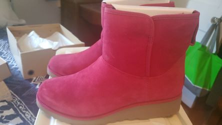 UGG