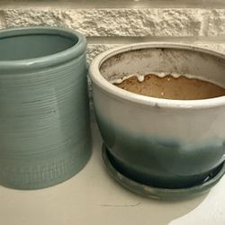 Set of 2 plants pot 7"x8" 7"x 6" Both in $25