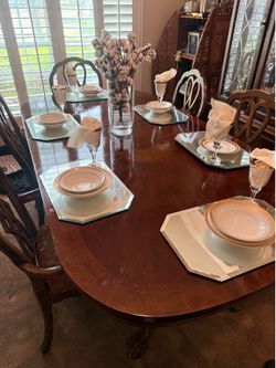 Mahogany Wood Dinning Table W/Chairs