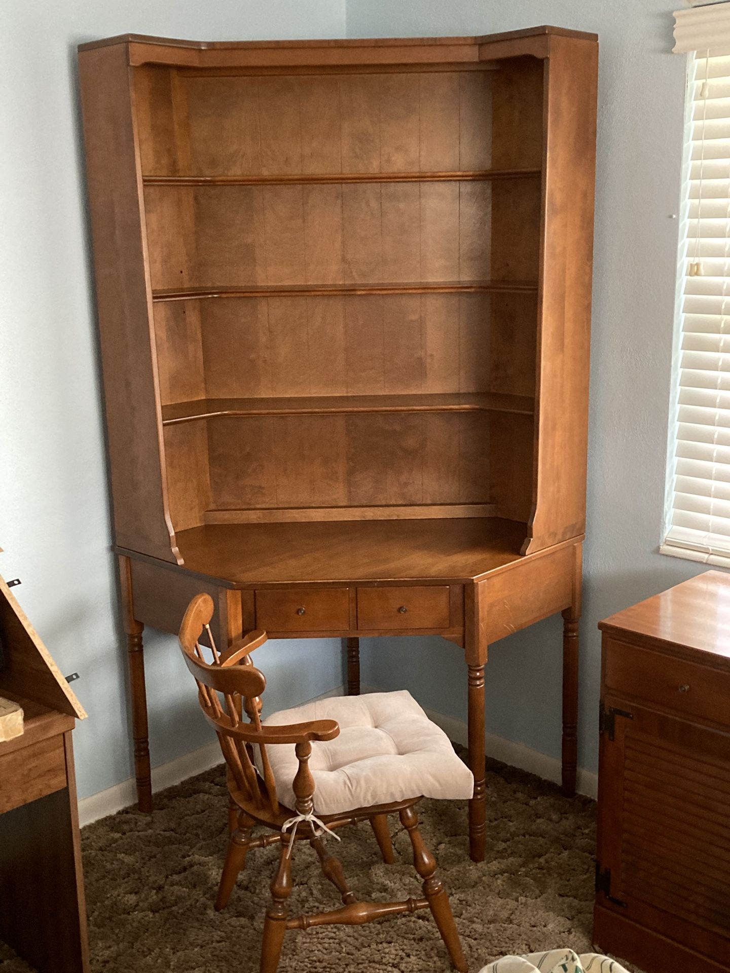 Ethan Allen Corner Desk w/Book Shelves & Chair