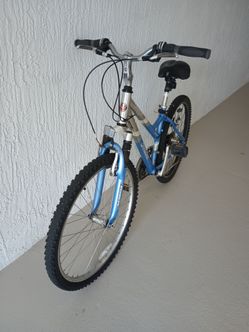 Schwinn Cimarron Women's Mountain Bike 26" 21 Speed