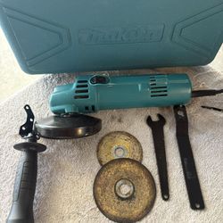 Makita 4” Disc Grinder Kit-N9514b- Like New, Guard, Handle, Wrenches, Discs, Hard Case