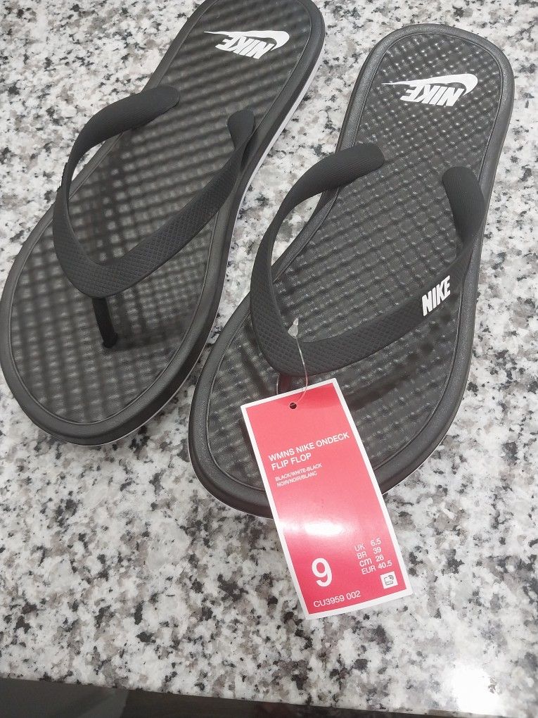 Nike On Deck

Women's Slides

(Brand New) $10