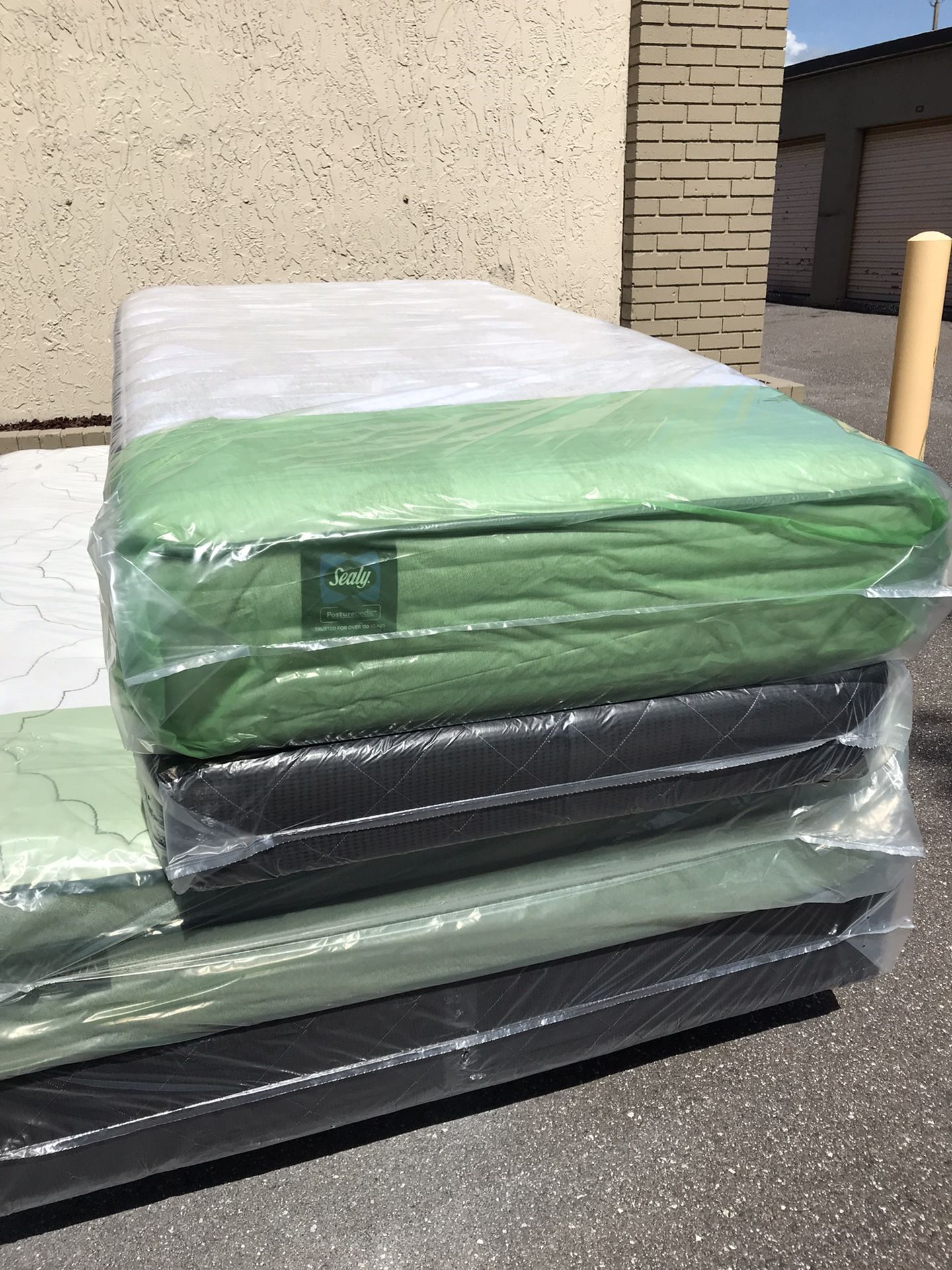 Brand New Twins Size Plush Sealy Posture Pedic Mattress And Box Spring In Plastic