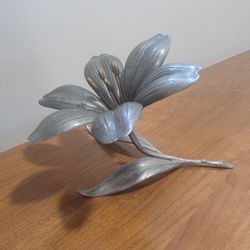Vintage metal flower party ashtray decor