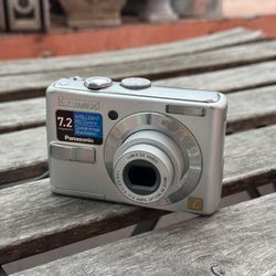 Vintage Panasonic Lumix Y2K Digicam- Leica Lens 