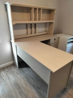 L Shaped Desk and Hutch