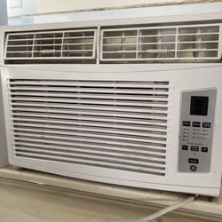 Two GE Energy Star 115-Volt 8,00 BTU Air Conditioner 