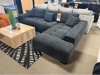 Modern sectional! Easy financing! 🥰☀️🏡