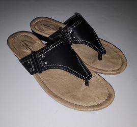 St. John's Bay women's size 6.5 black thong sandals SJB Zunyi with box