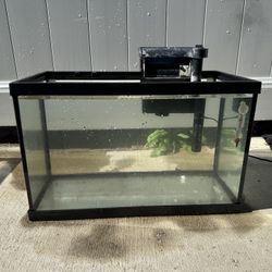 10 Gallon Aquarium/Fish Tank W/ Filter!