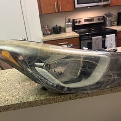 2016 Hyundai Elentra Headlight 