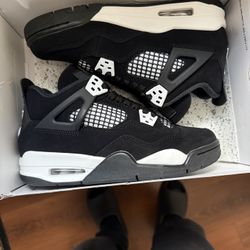 Jordan 4 White Thunder Size 6y