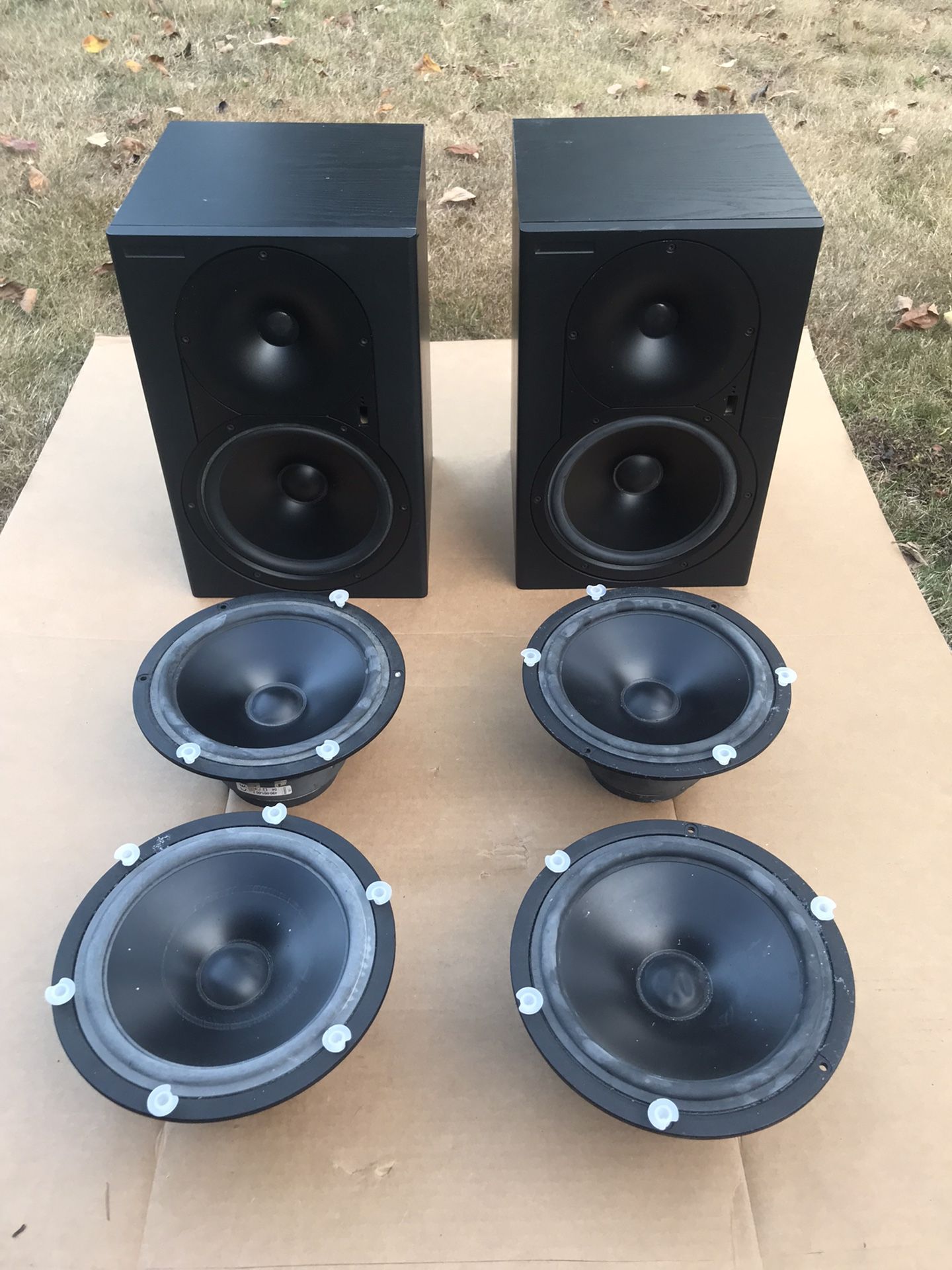 Mackie HR 824 Studio Monitor Cabinets And Speakers