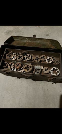 Hexagonal threading die