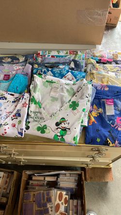 Women’s uniform scrub tops size large