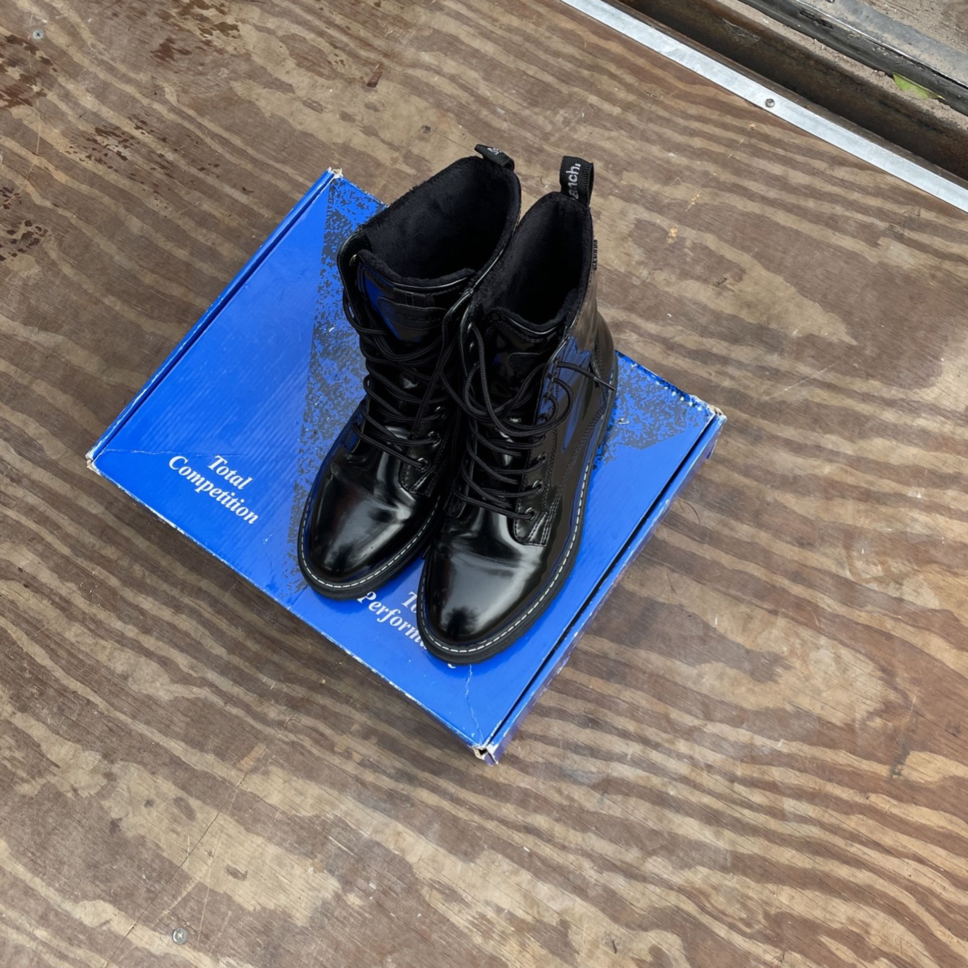 Woman’s Lined Rubber Boots Size 10