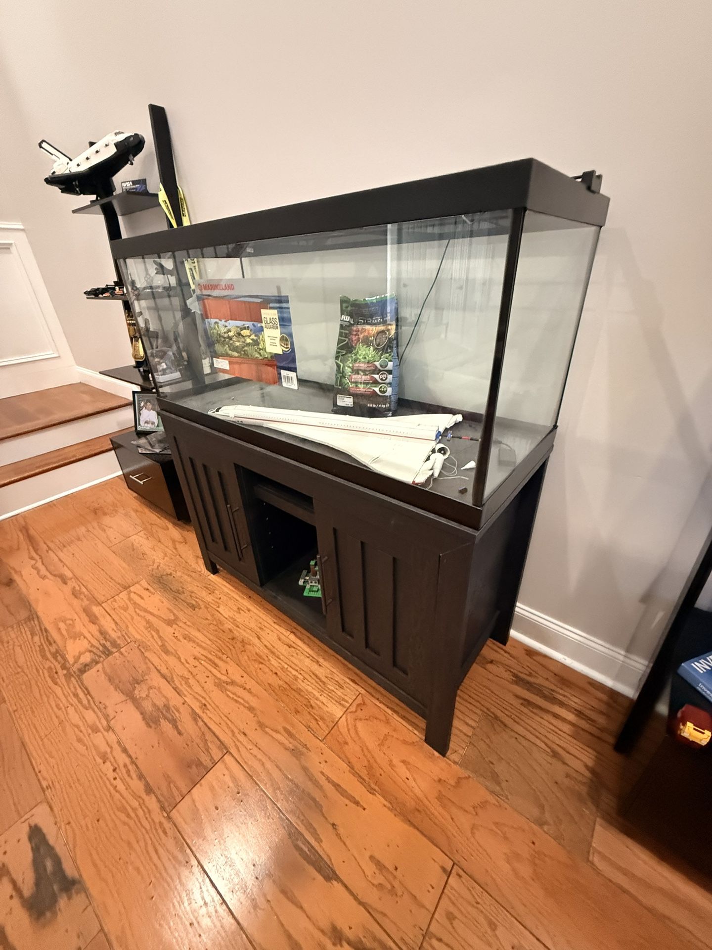 Fish Tank/light/drawer