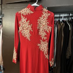 Traditional Vietnamese Dress / Ao Dai
