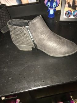 Cute black boots size 8