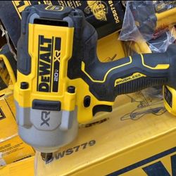 Dewalt 20v XR Cordless 1/2 In Impact Wrench High Torque 1700ft-lb 