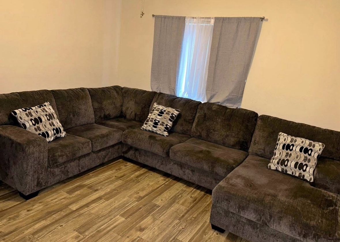 Dark Gray L-Shaped Sectional Sofa Seats 5+ Great Condition
