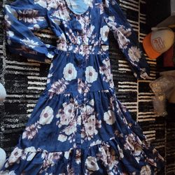 Beautiful Long Sleeve Size Small Floral Flowy button down Dress