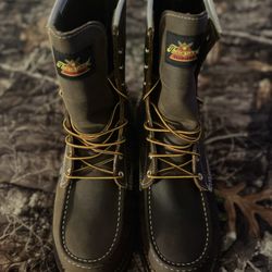 THOROGOOD AMERICAN HERITAGE – 8″ CRAZY HORSE – MOC TOE BLACK MAXWEAR WEDGE BOOTS