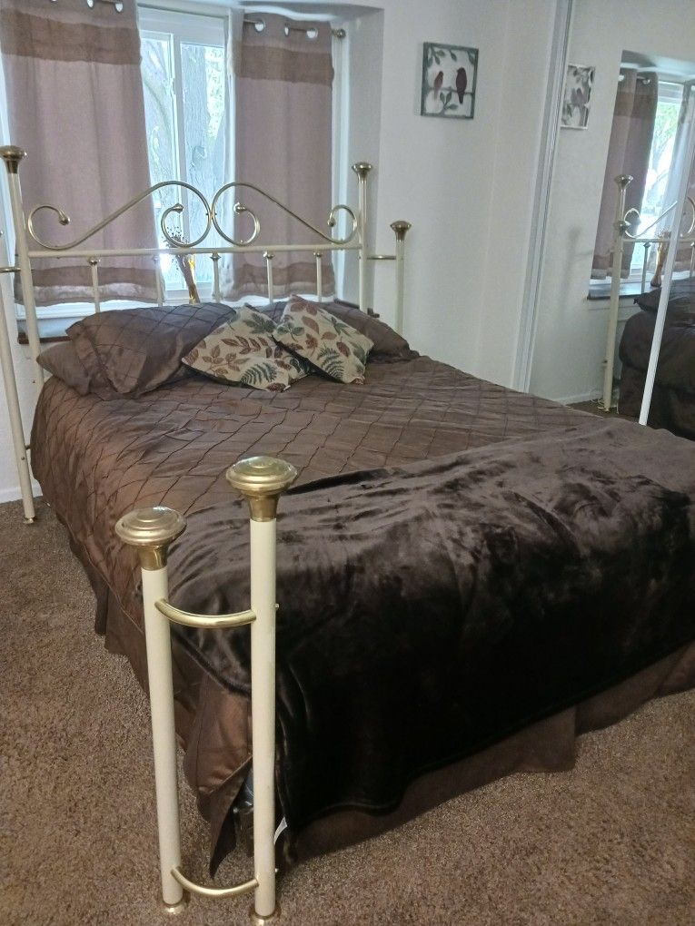 Queen Size Bed Mattress Box Spring Metal Frame Bedding Matching Floor Lamp Headboard Footboard