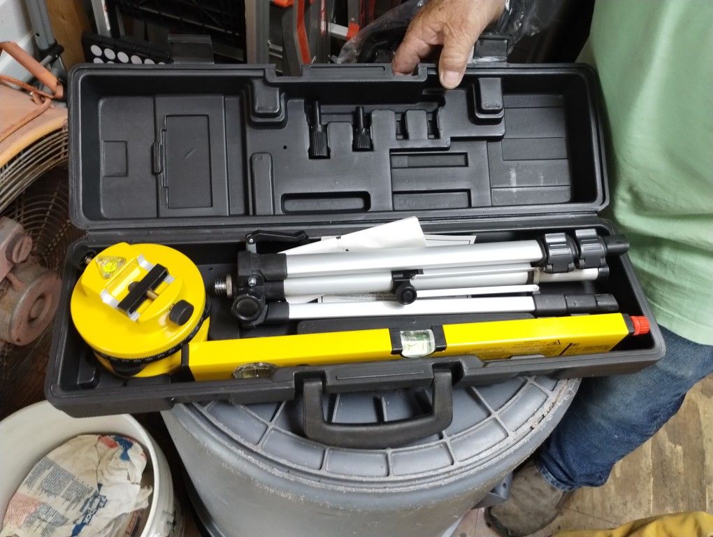 laser level brand new never used with all the attachments