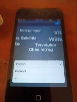 Apple iPod Touch 4th Gen 32GB A1367 Working w/ Charger - Cracked Screen