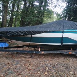 A Classic Glastron Futura 227 SS GT